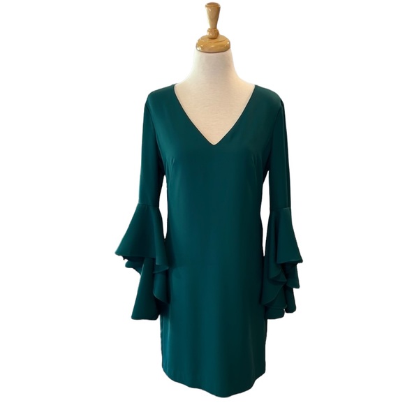 VENUS Dresses & Skirts - Venus Ruffle Bell Sleeve Short Dress in Green size 8